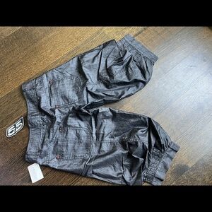 NWT Woman’s capri ( knee length)